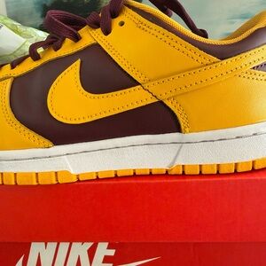 Jordan Men's Athletic Shoes in Yellow and Maroon